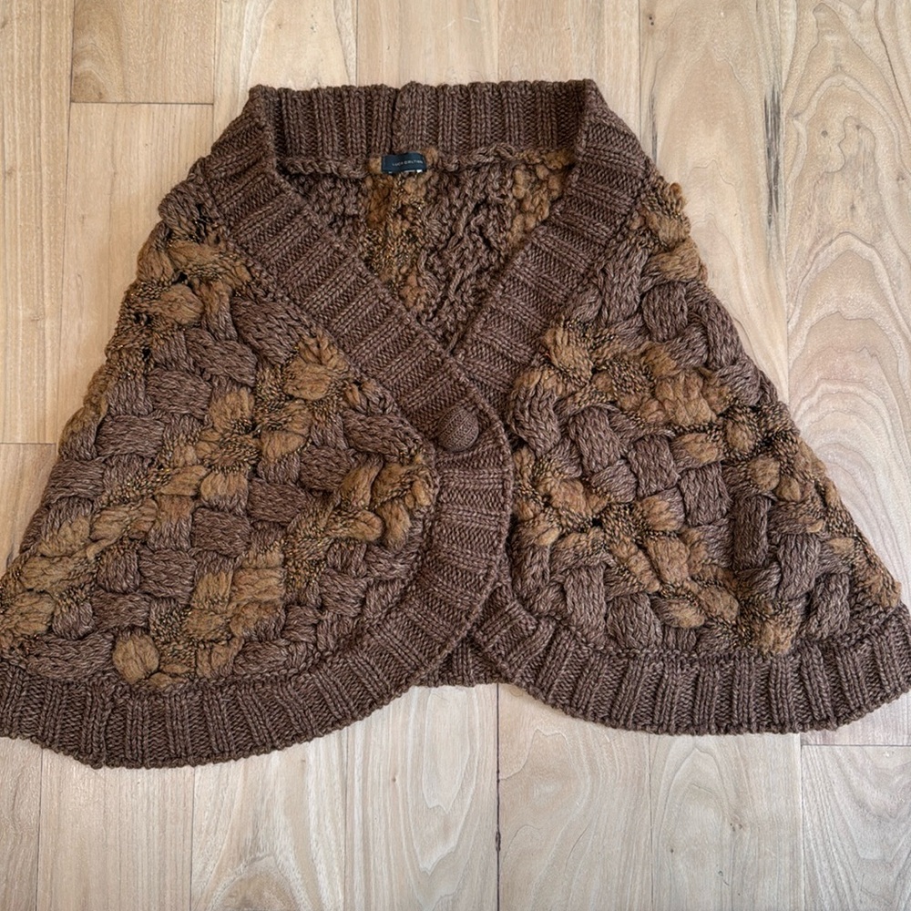Luca D’Altieri brown woven stoll. One size fits all. Made in Italy